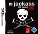 Mein Name ist Johnny Knoxville und willkommen bei Jackass The Game DS! Jackass The Game DS bringt alle Stunts, Streiche und Scherze von MTV Jackass auf das Nintendo DS-System.